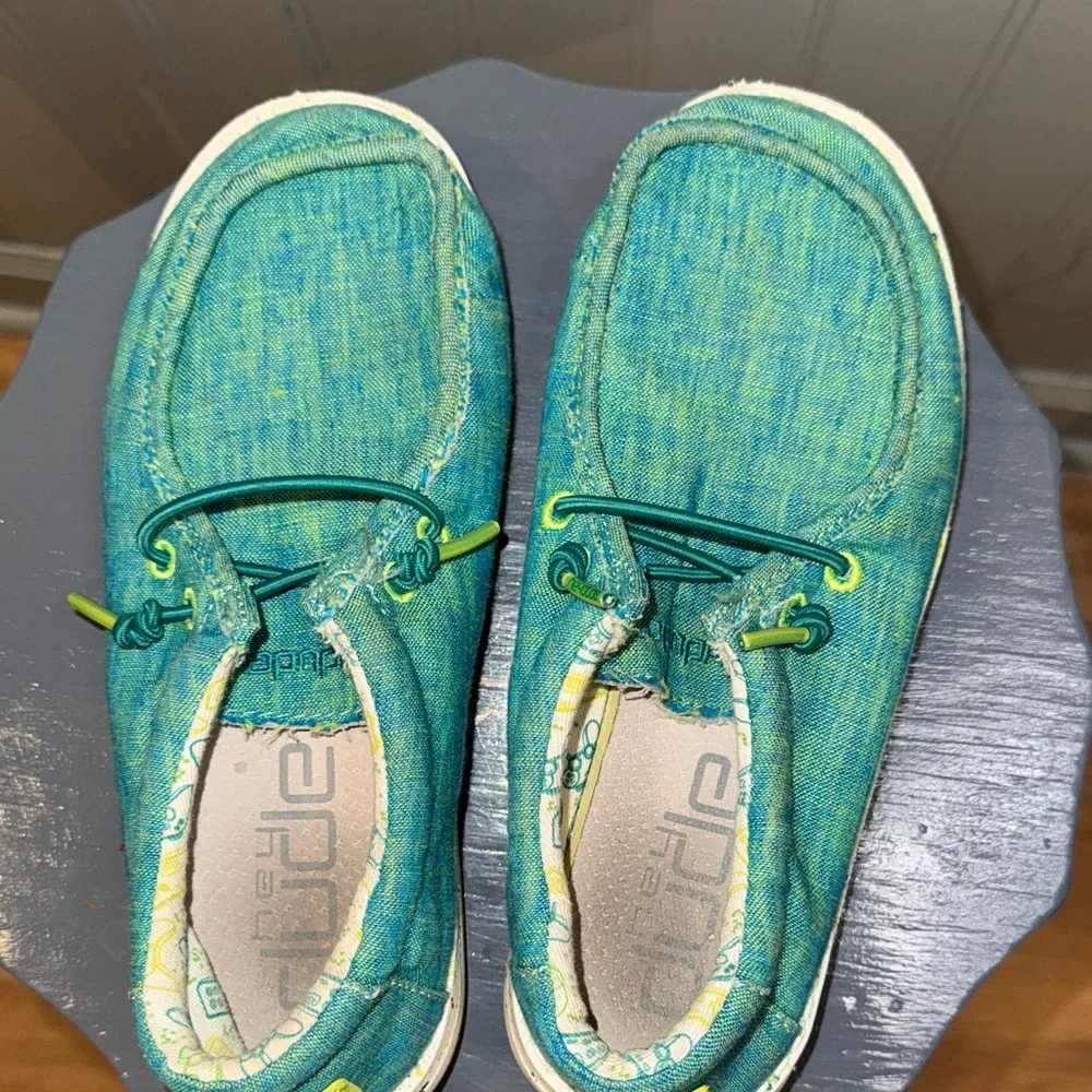 Hey Dude Green Wally‎ Slip-On Shoes size Y2